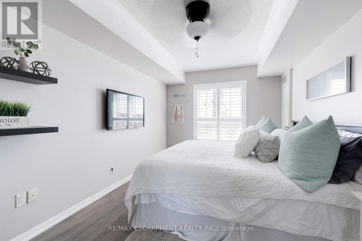 Property Photo:  1045 Nadalin Heights 406  ON L9T 8R5 