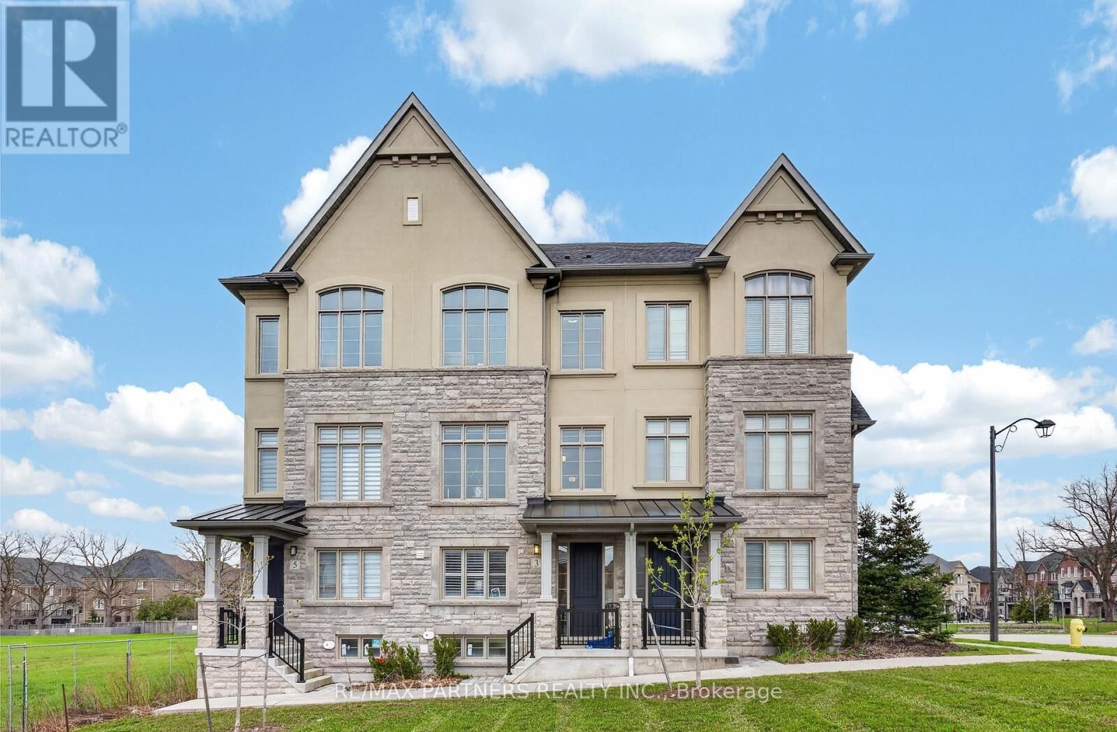 Property Photo:  3 Fernhill Lane  ON L6C 0Y5 