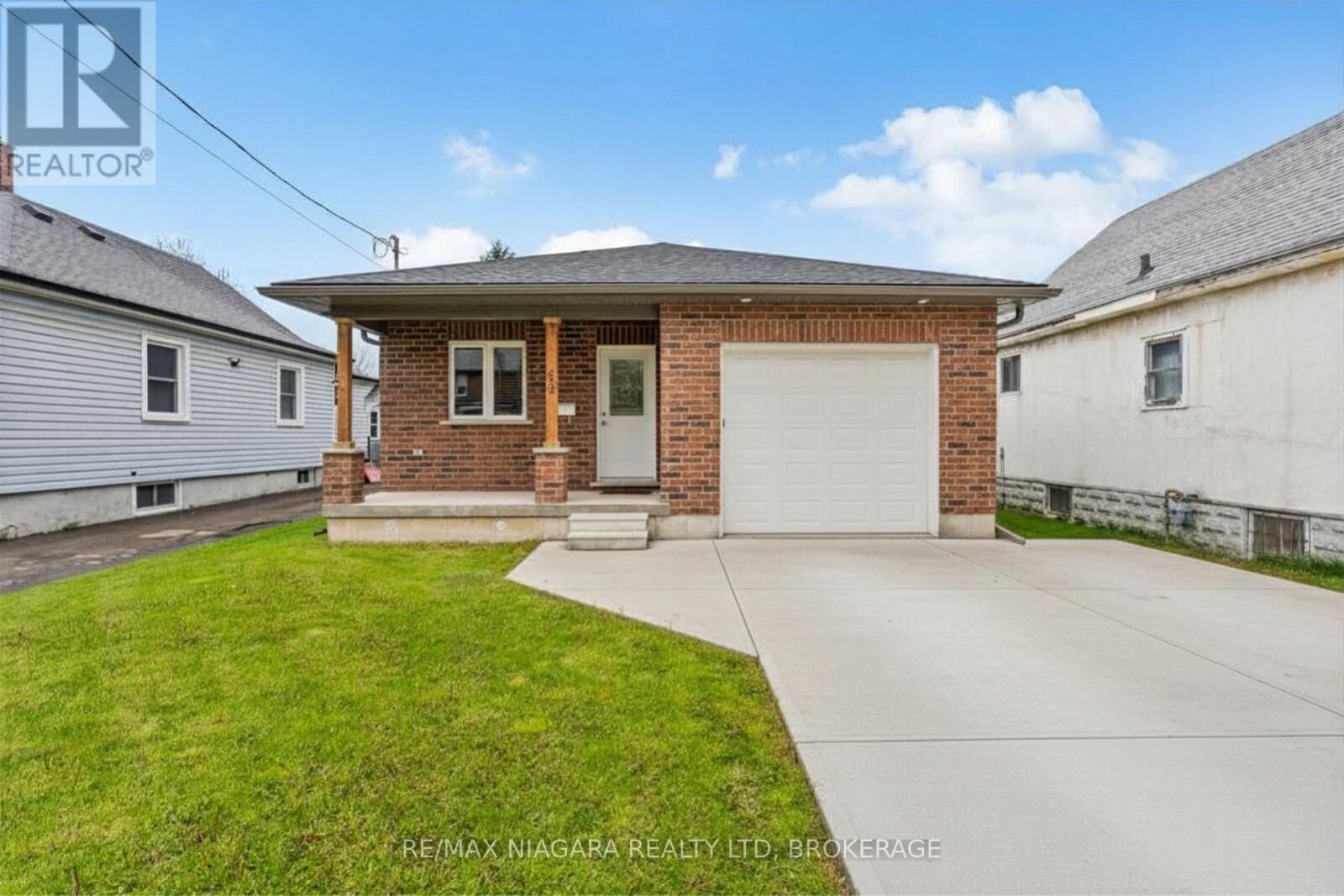 Property Photo:  228 Lincoln Street  ON L3B 4M9 