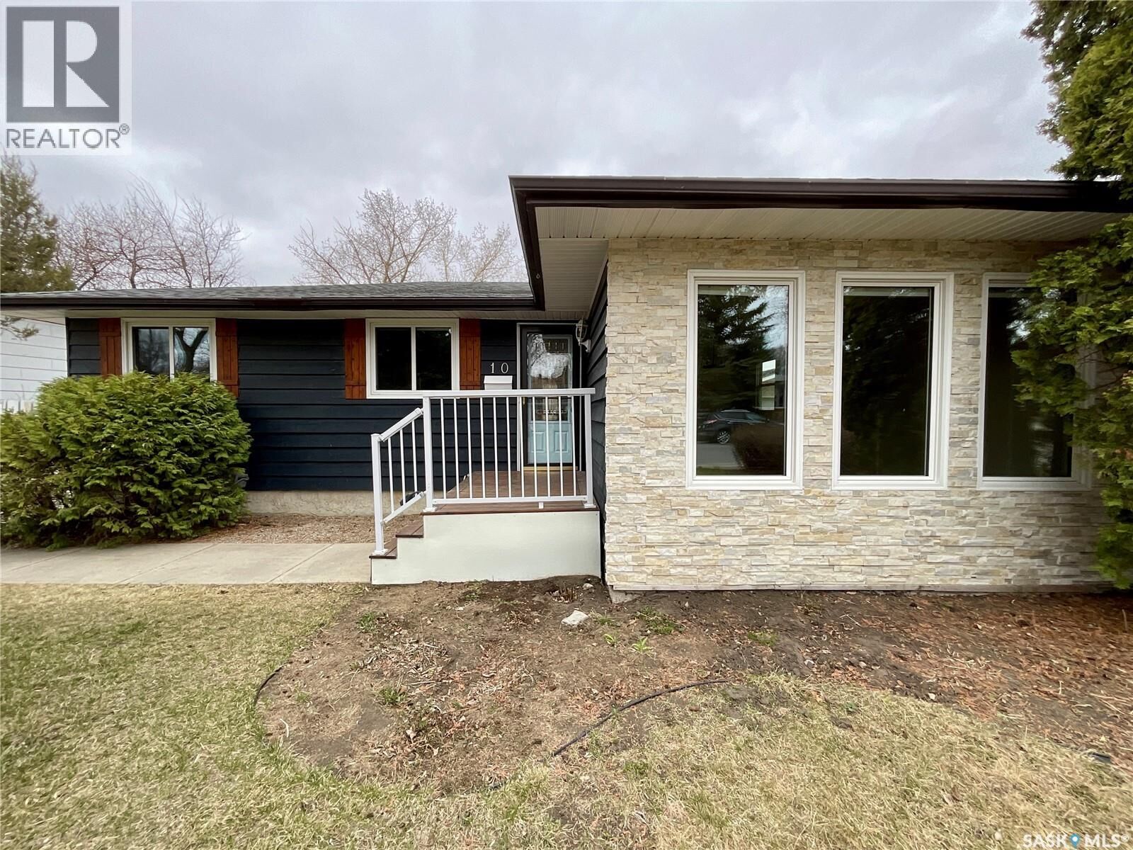 Property Photo:  10 Chase Crescent  SK S4R 7Y4 