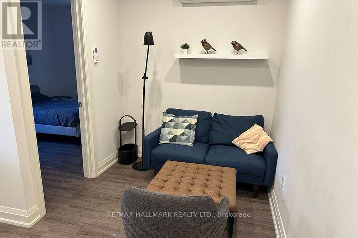 Property Photo:  595 St Clair Avenue West 4  ON M6C 1A3 