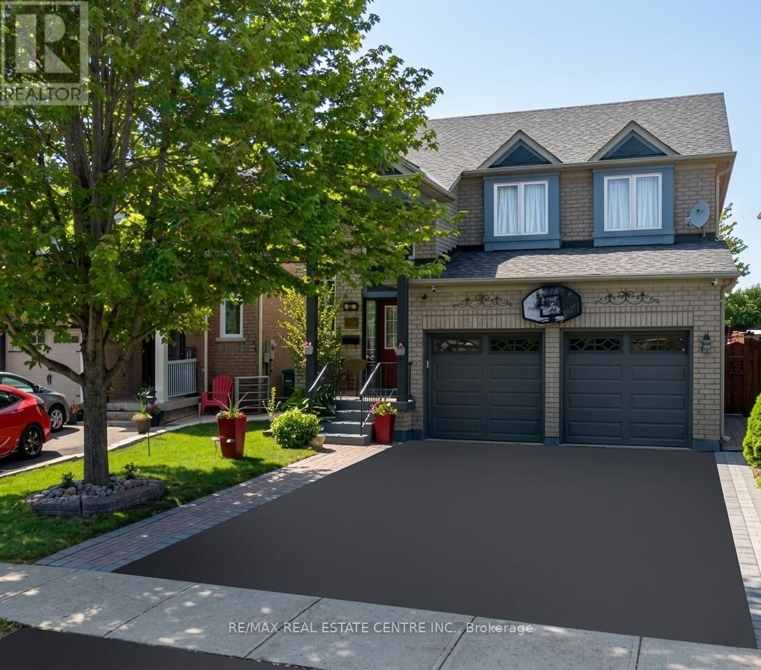 Property Photo:  82 Earl Grey Crescent  ON L7A 2L2 