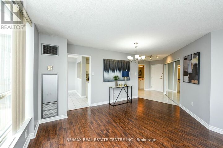 Property Photo:  55 Elm Drive 1805  ON L5B 3Z3 