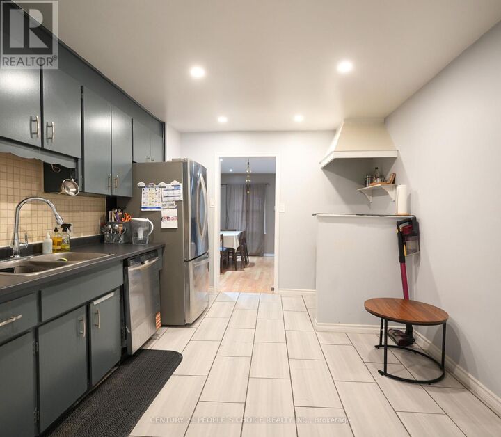 Property Photo:  150 Spears Street  ON M6N 3X7 