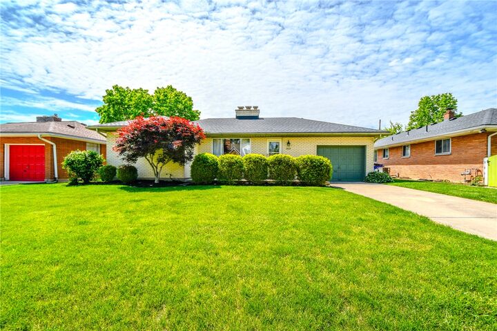 Property Photo: 1404 Pinecrest Drive OH 45414