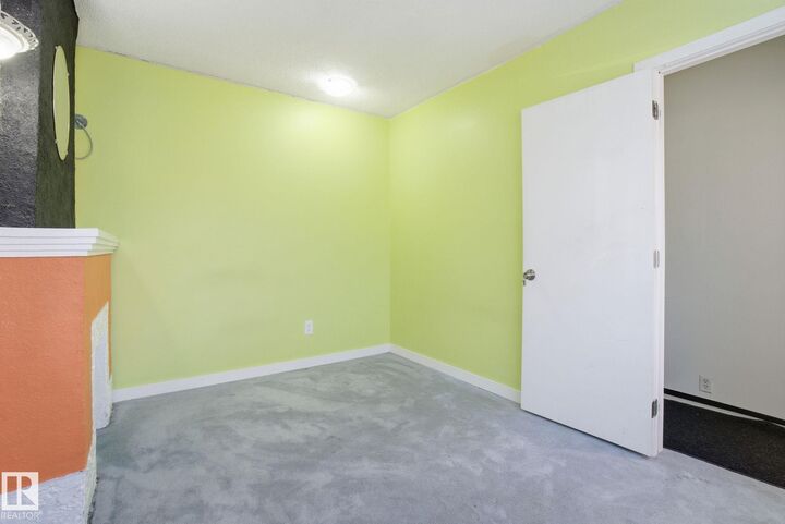 Property Photo:  11514 92 Street NW  AB T5G 0Z7 