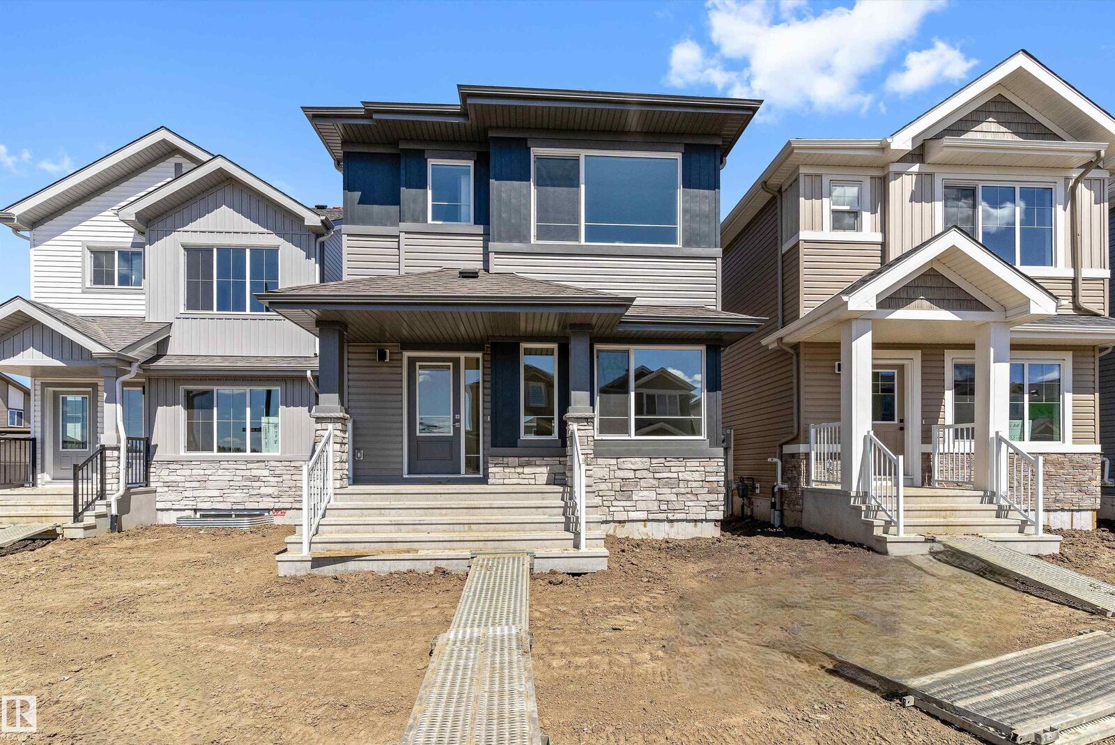 Property Photo:  1056 14 Avenue NW  AB T6T 2W7 