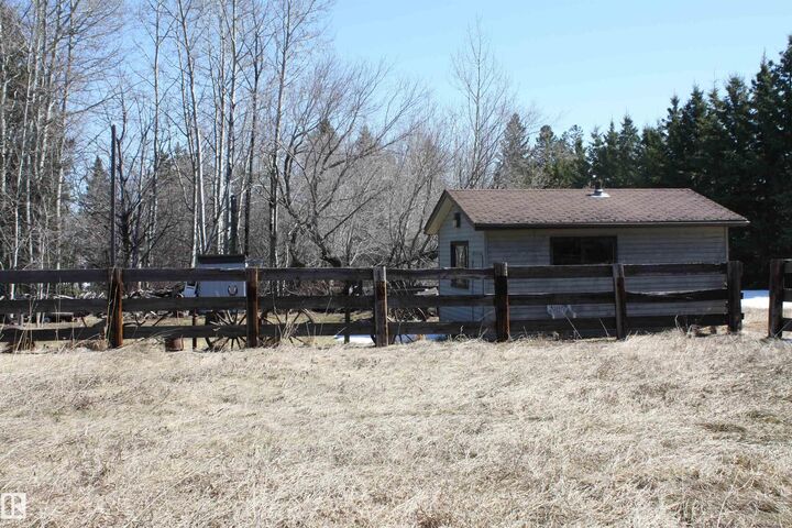 Property Photo:  9 61076 Twp Road 462A  AB T0C 0T0 