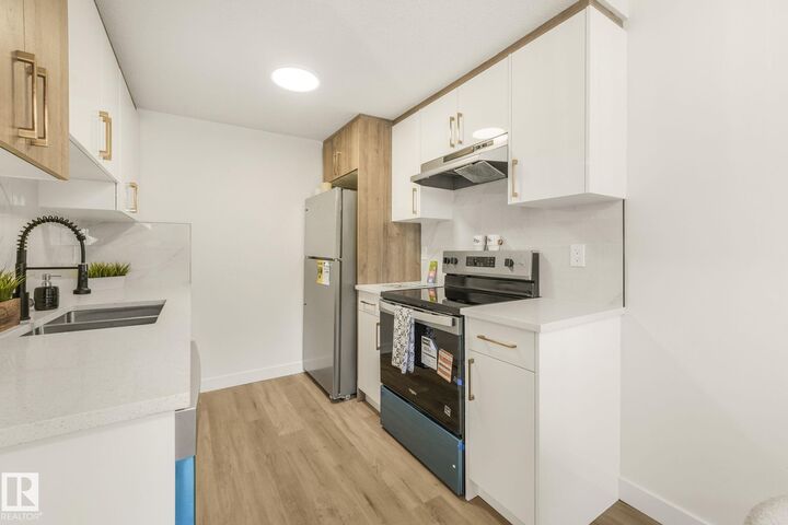 Property Photo:  199B Homestead Crescent NW  AB T5A 2Y2 