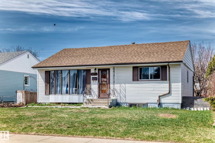 Property Photo:  13524 123A Street NW  AB T5L 2Z2 