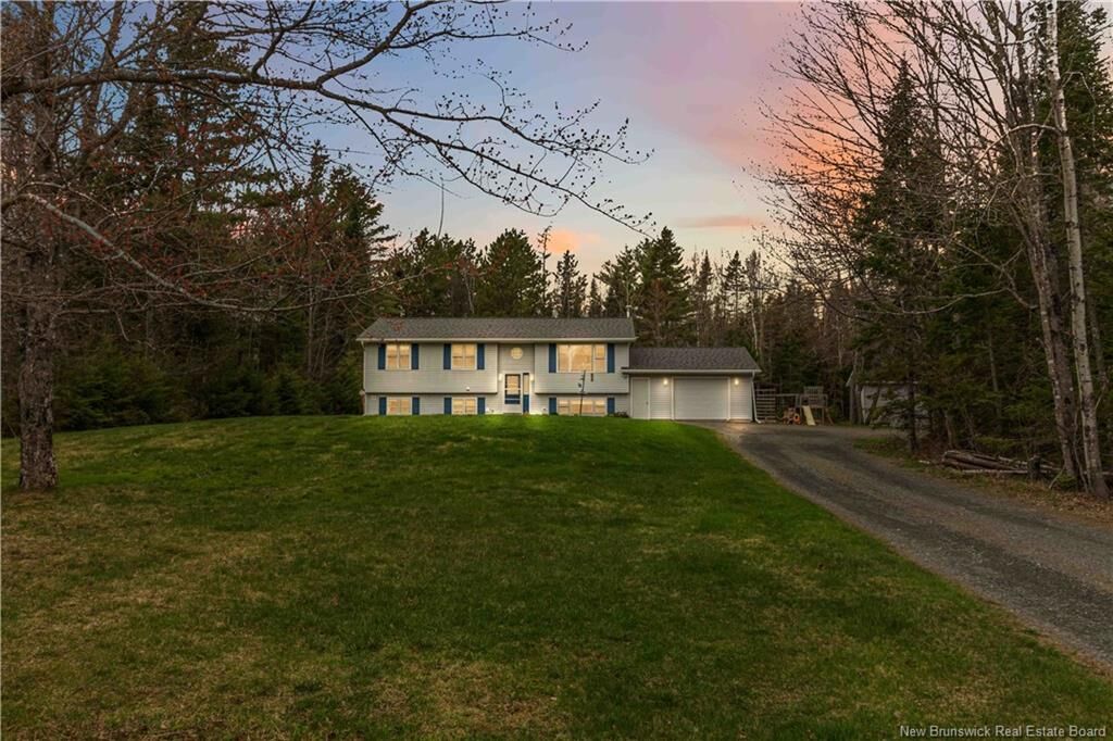 Property Photo:  64 Maplewood Drive  NB E3B 7Z1 