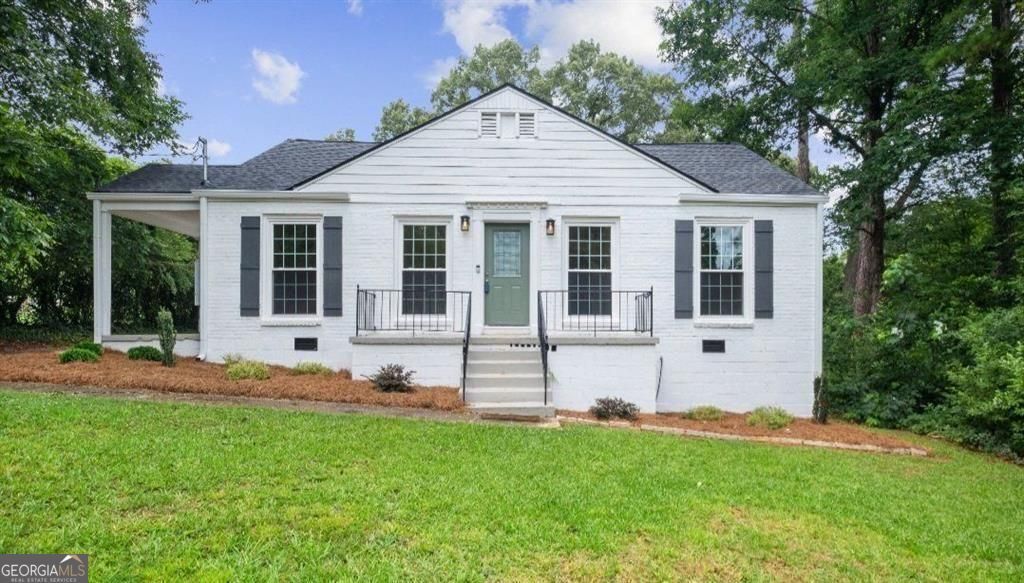 Property Photo: 3092 Leeland Road GA 30032