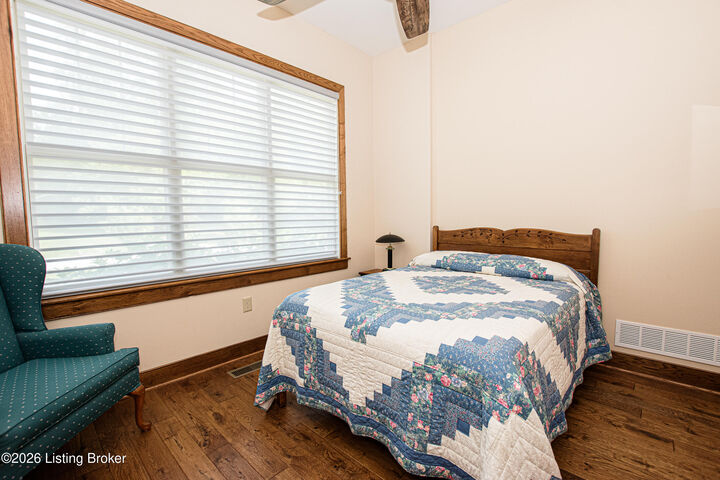 Property Photo:  189 Lotus Dr  KY 40165 