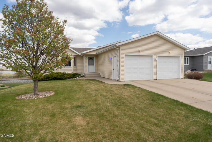 Property Photo:  907 35th Street  ND 58501 