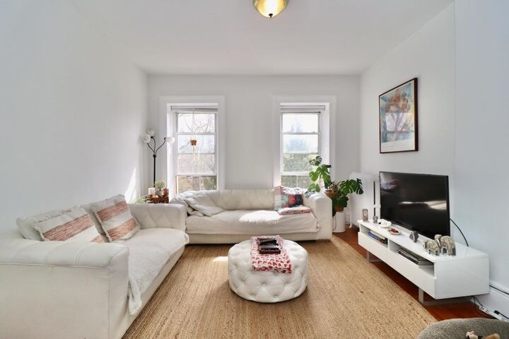 Property Photo:  270 Montgomery St 4  NJ 07302 