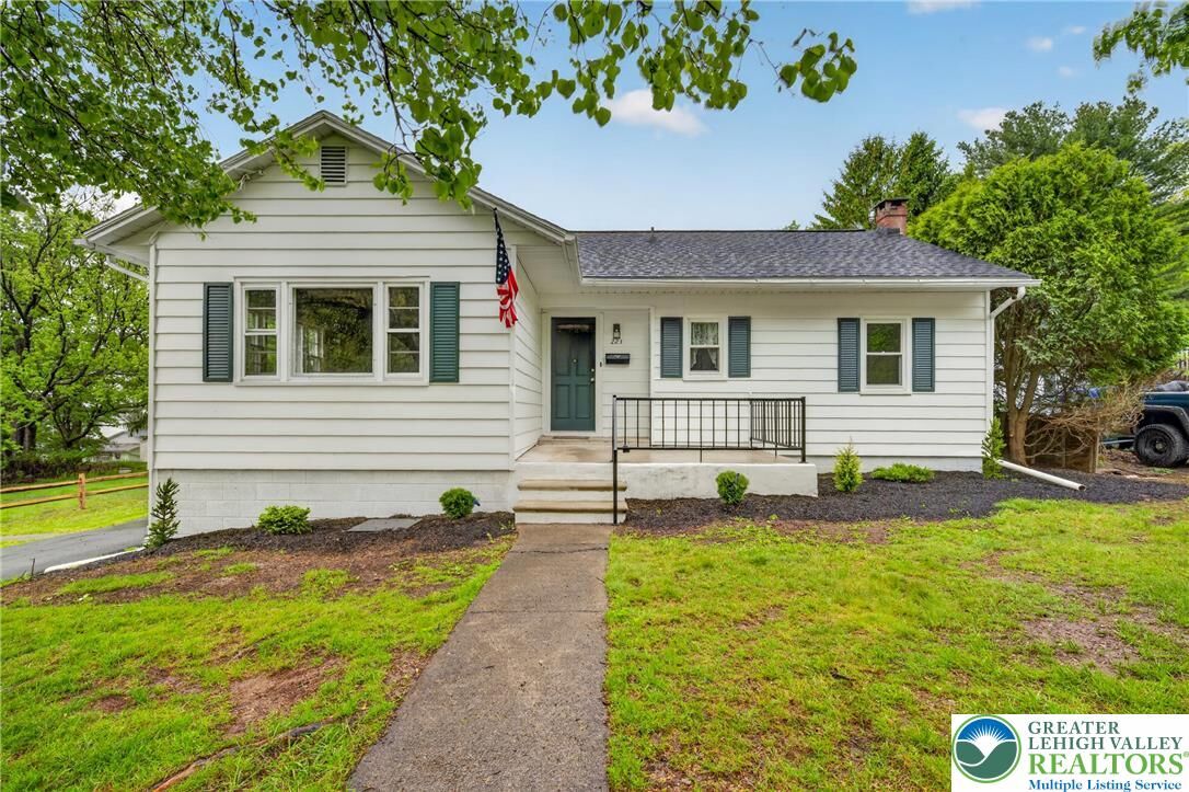Property Photo:  223 Oak Street  PA 18072 