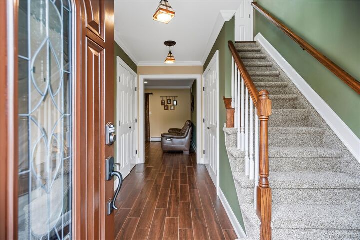 Property Photo:  18 Ithaca Street  NY 11757 