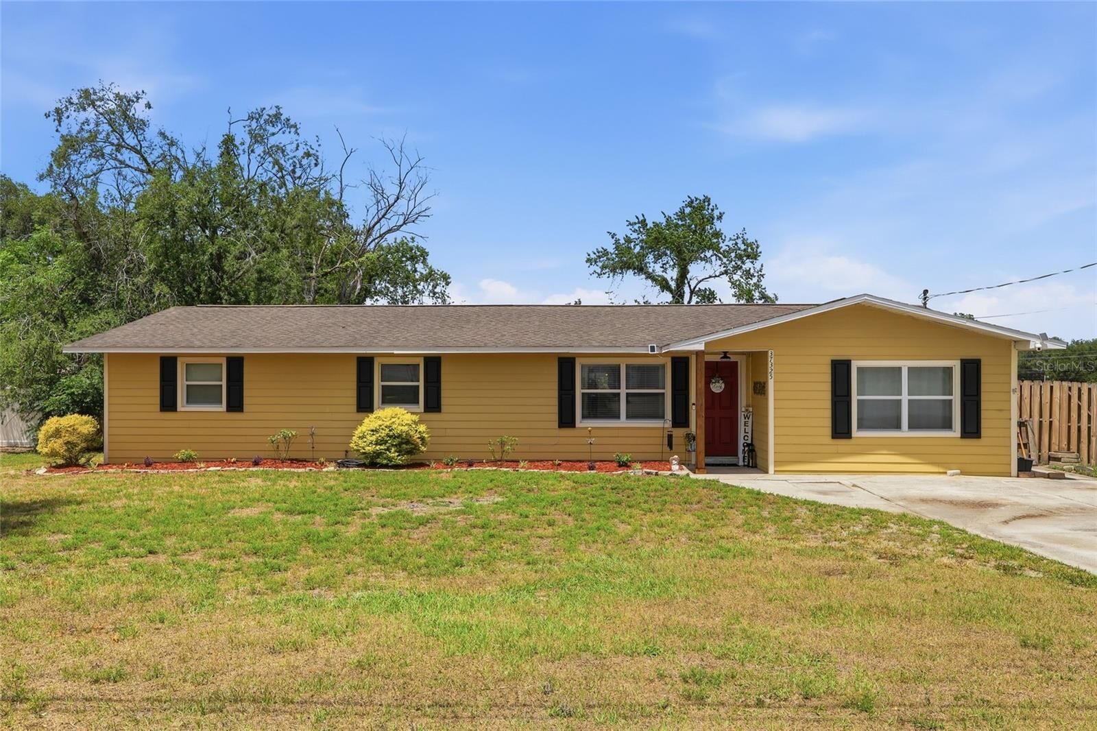Property Photo:  37325 Vero Lane  FL 33525 