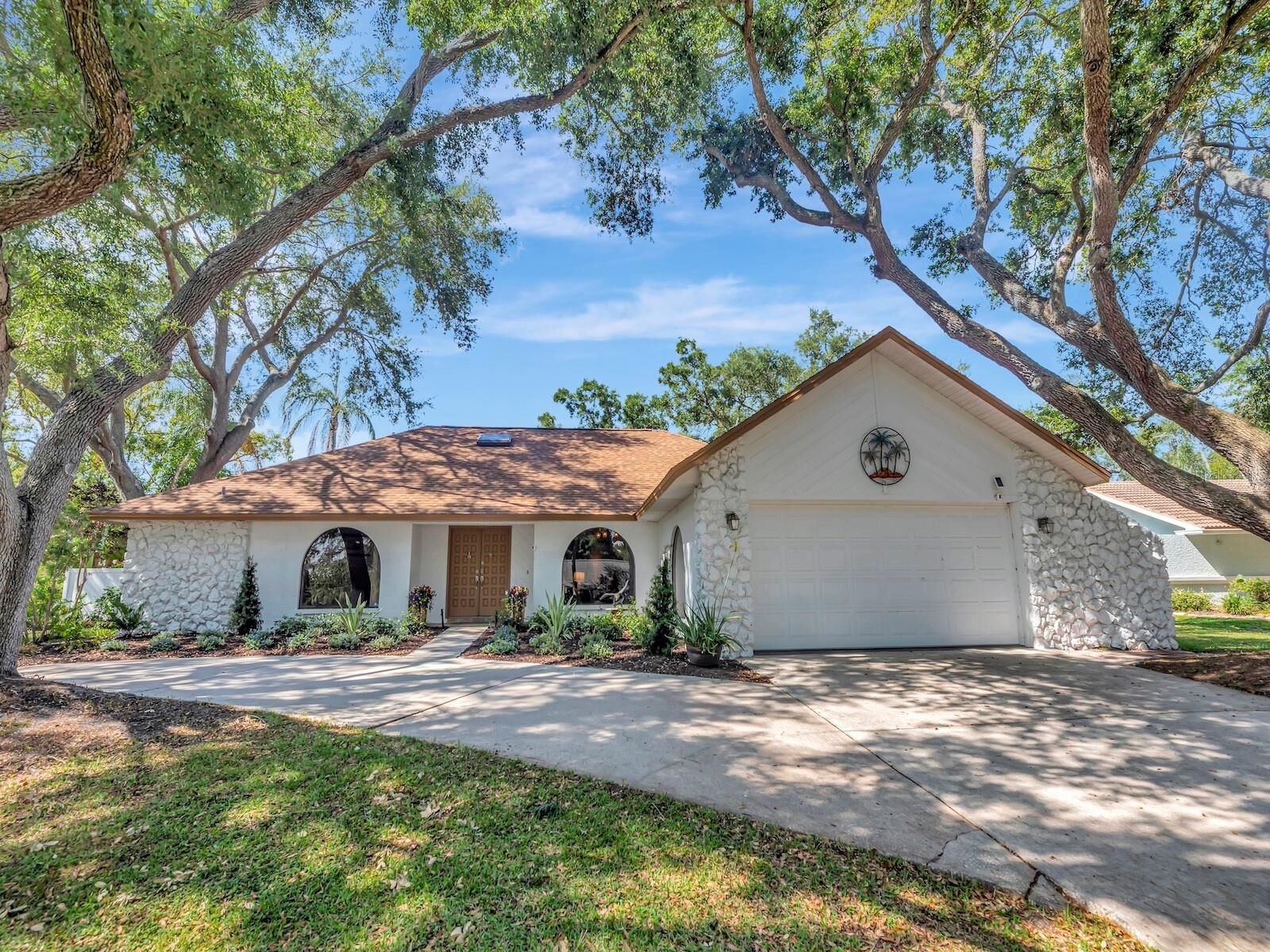 Property Photo:  2820 Valencia Lane W  FL 34684 