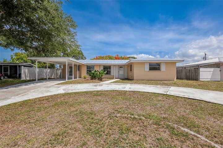 Property Photo:  1717 Joyce Street  FL 34231 
