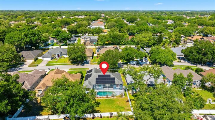 Property Photo:  1115 Lumsden Trace Circle  FL 33594 
