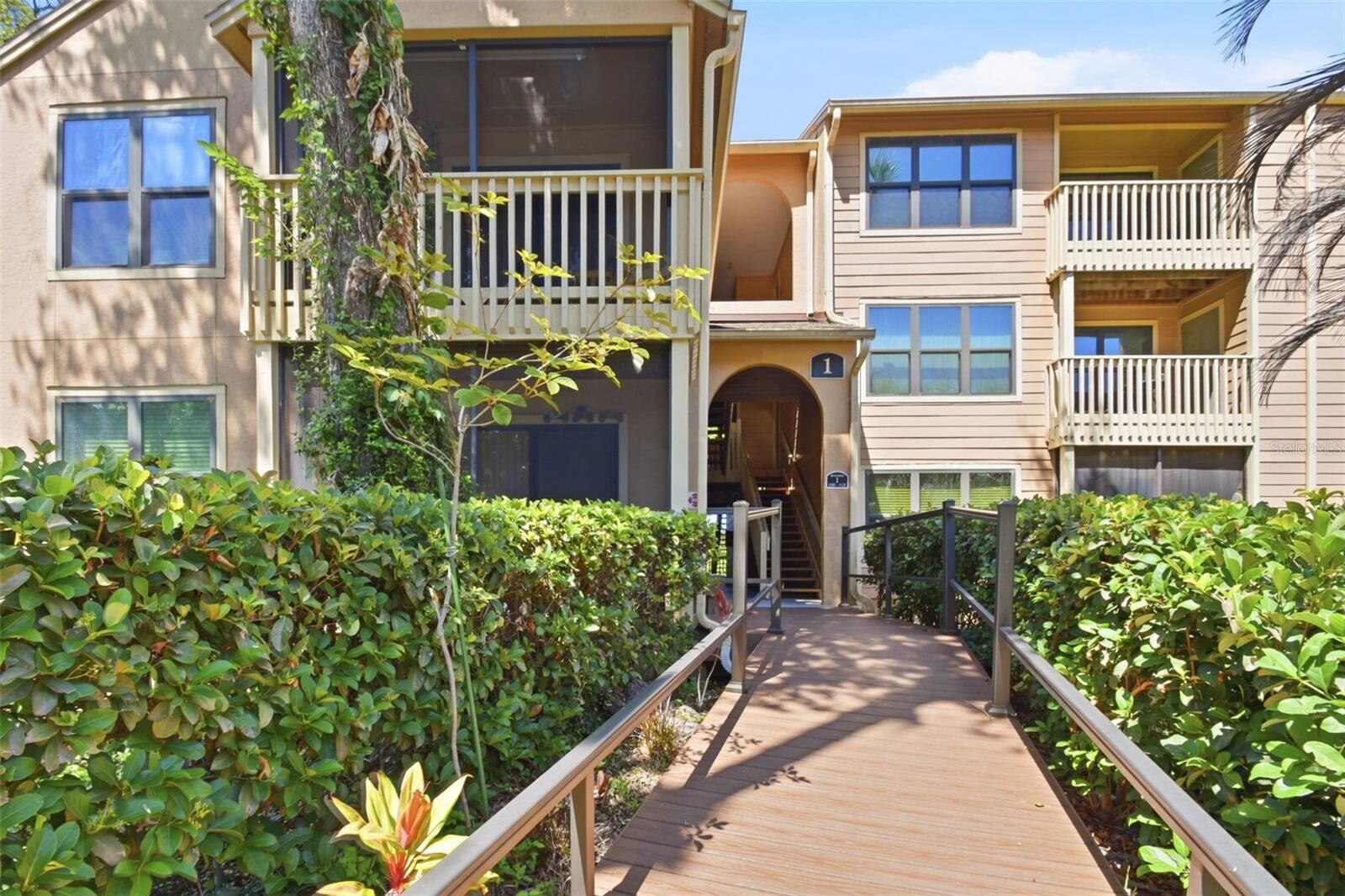 Property Photo:  1401 S Palmetto Avenue 103  FL 32114 
