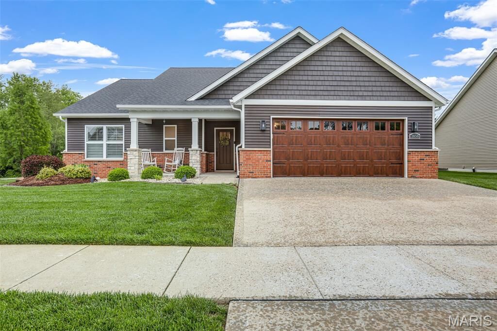 Property Photo:  1858 Cloverdale Drive  IL 62025 
