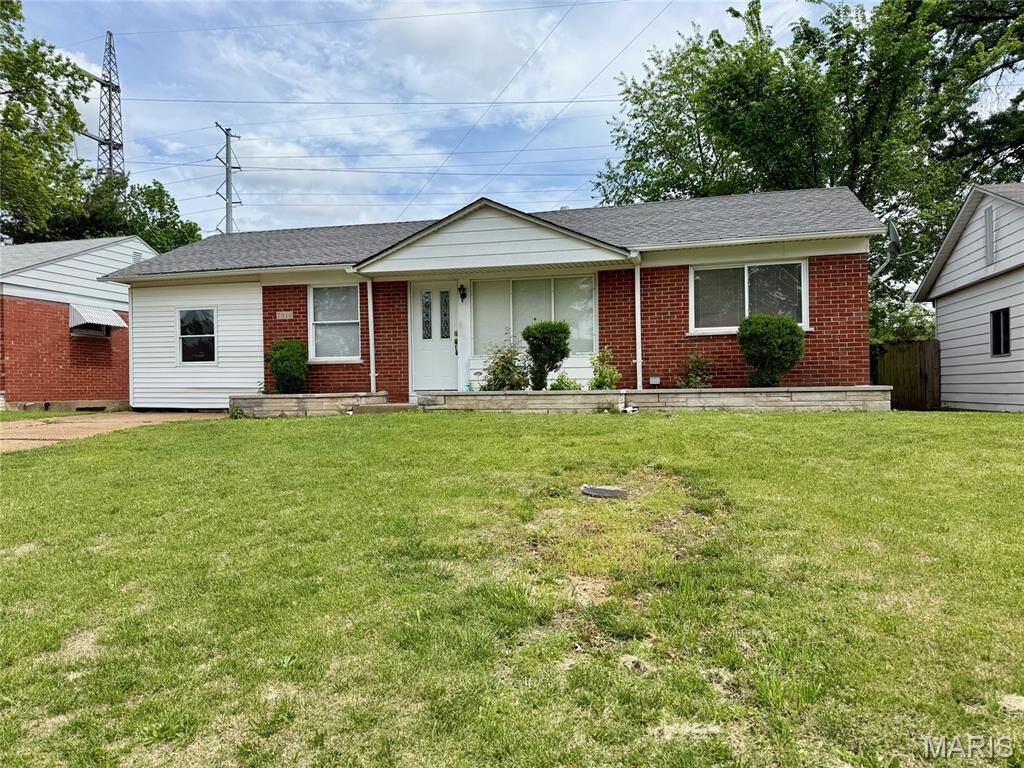 Property Photo: 7916 Birkenhead Drive MO 63123
