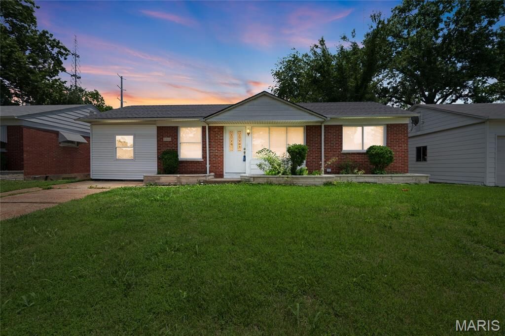 Property Photo: 7916 Birkenhead Drive MO 63123