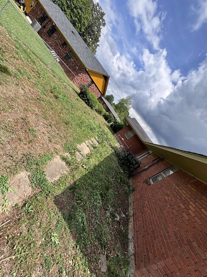 Property Photo:  900 W Shelby Dr  TN 38109 