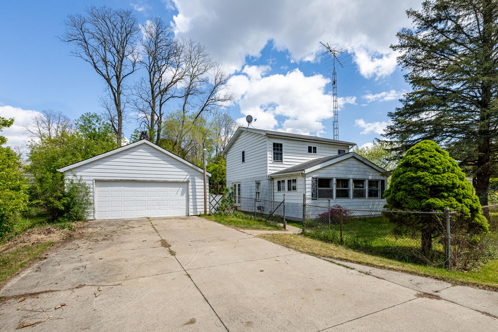 Property Photo:  407 Bagg Avenue  MI 49203 