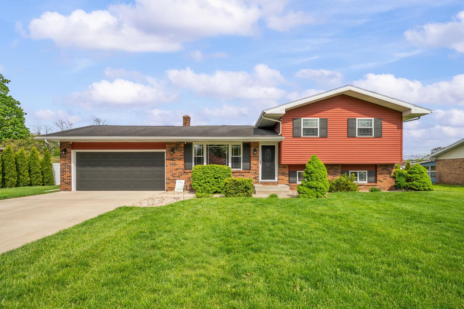 Property Photo:  821 E Park Drive  MI 49120 