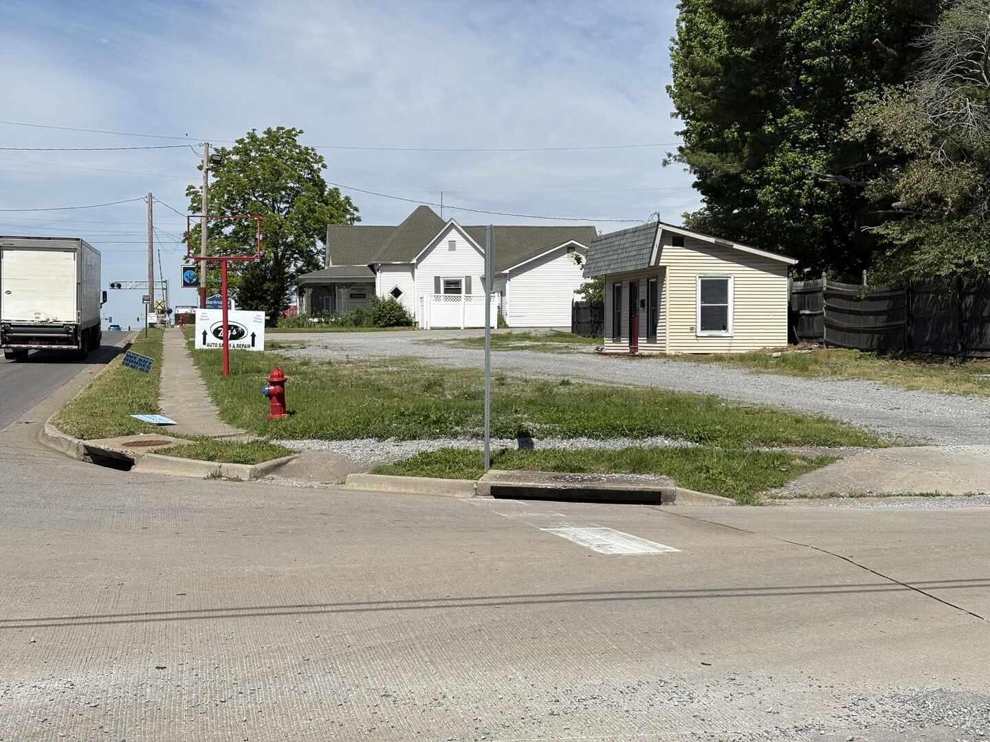 Property Photo:  200 W Deyoung Street  IL 62959 