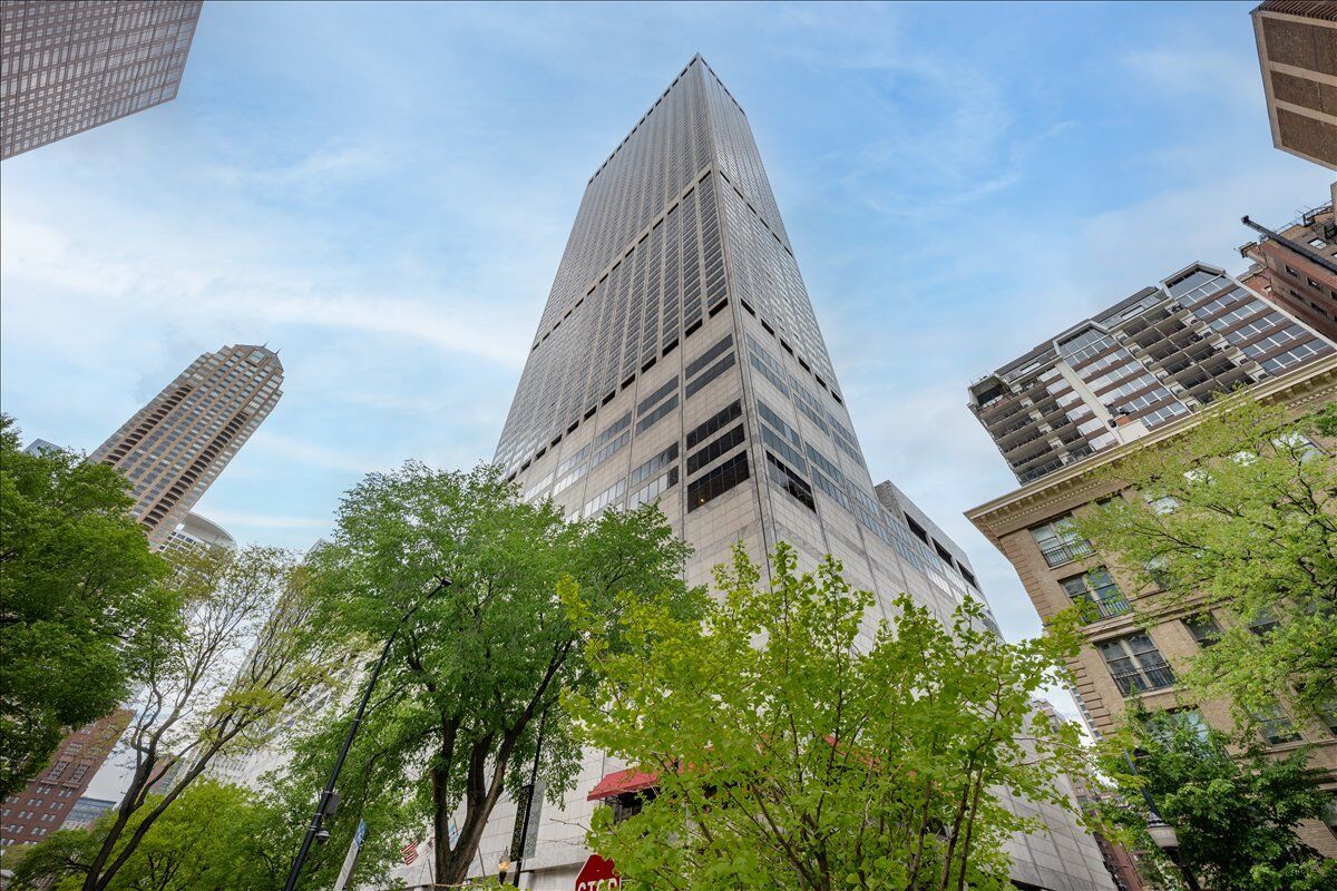 Property Photo:  180 E Pearson Street 5602  IL 60611 