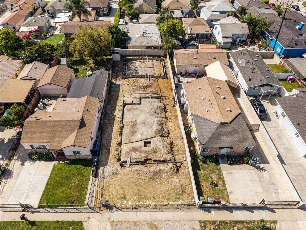 Property Photo: 1114 E Glencoe CA 90221