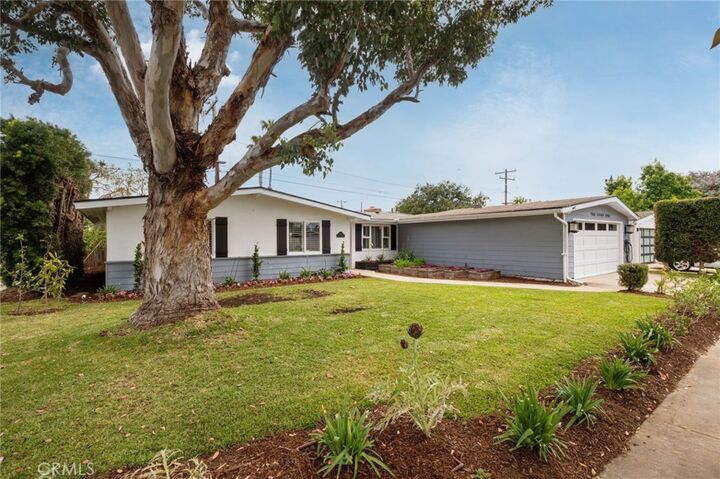 Property Photo:  300 Esther Street  CA 92627 