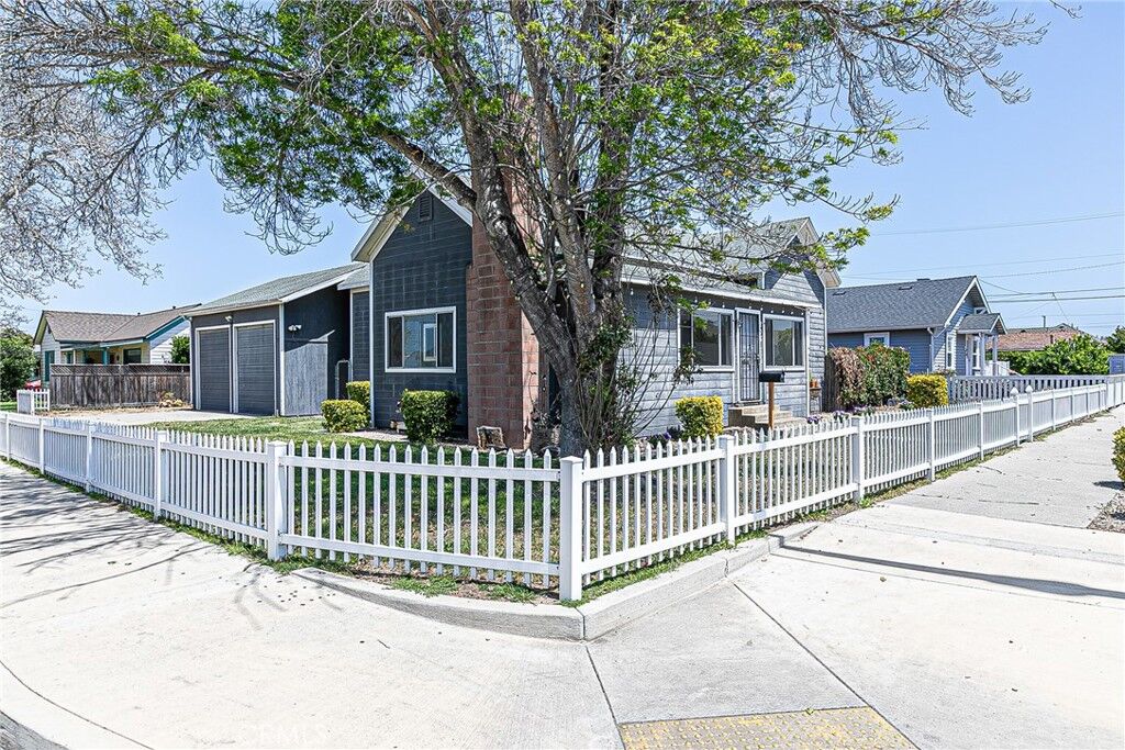 Property Photo: 203 E Walnut CA 93436