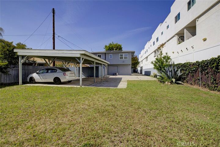 Property Photo:  14918 Wyandotte  CA 91405 