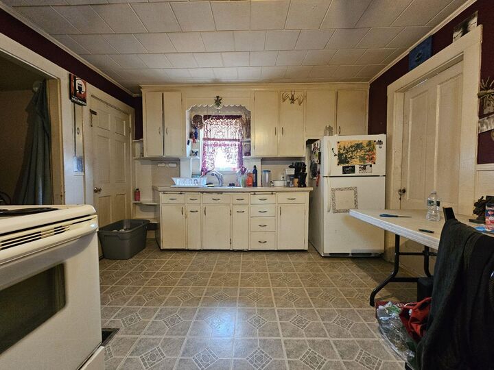 Property Photo:  22 Thompson Street  ME 04073 