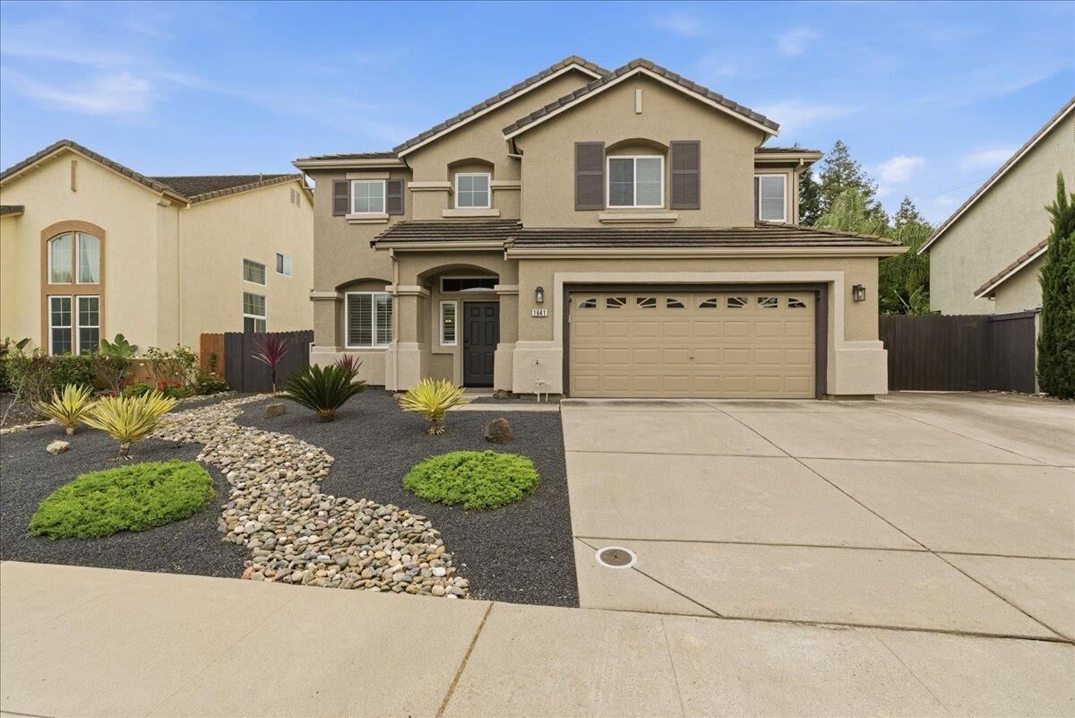 Property Photo:  1641 Hummingbird Way  CA 95747 