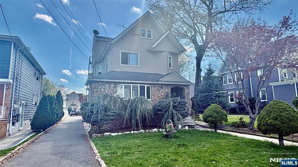Property Photo:  52 New Lawn Avenue 2 F  NJ 07032 