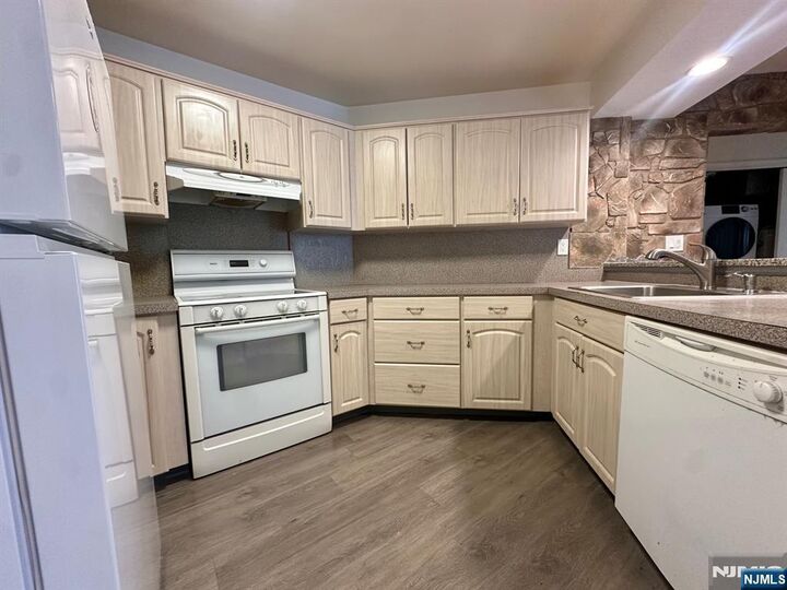 Property Photo:  951 S Westgate Drive  NJ 07024 