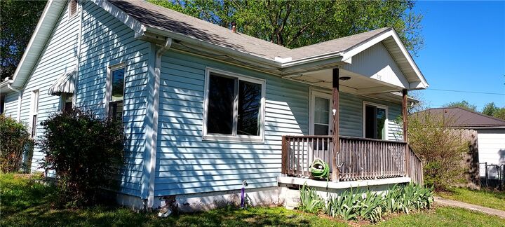 Property Photo:  725 W Holt Avenue  AR 72601 