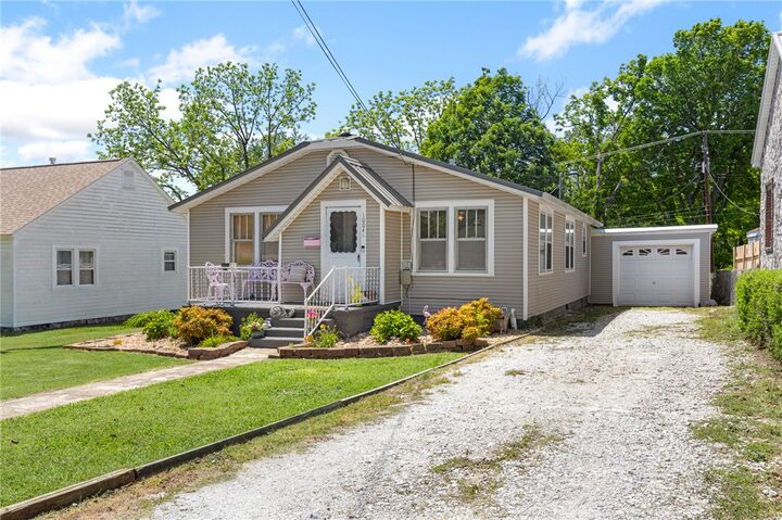 Property Photo:  1004 N Spruce Street  AR 72601 