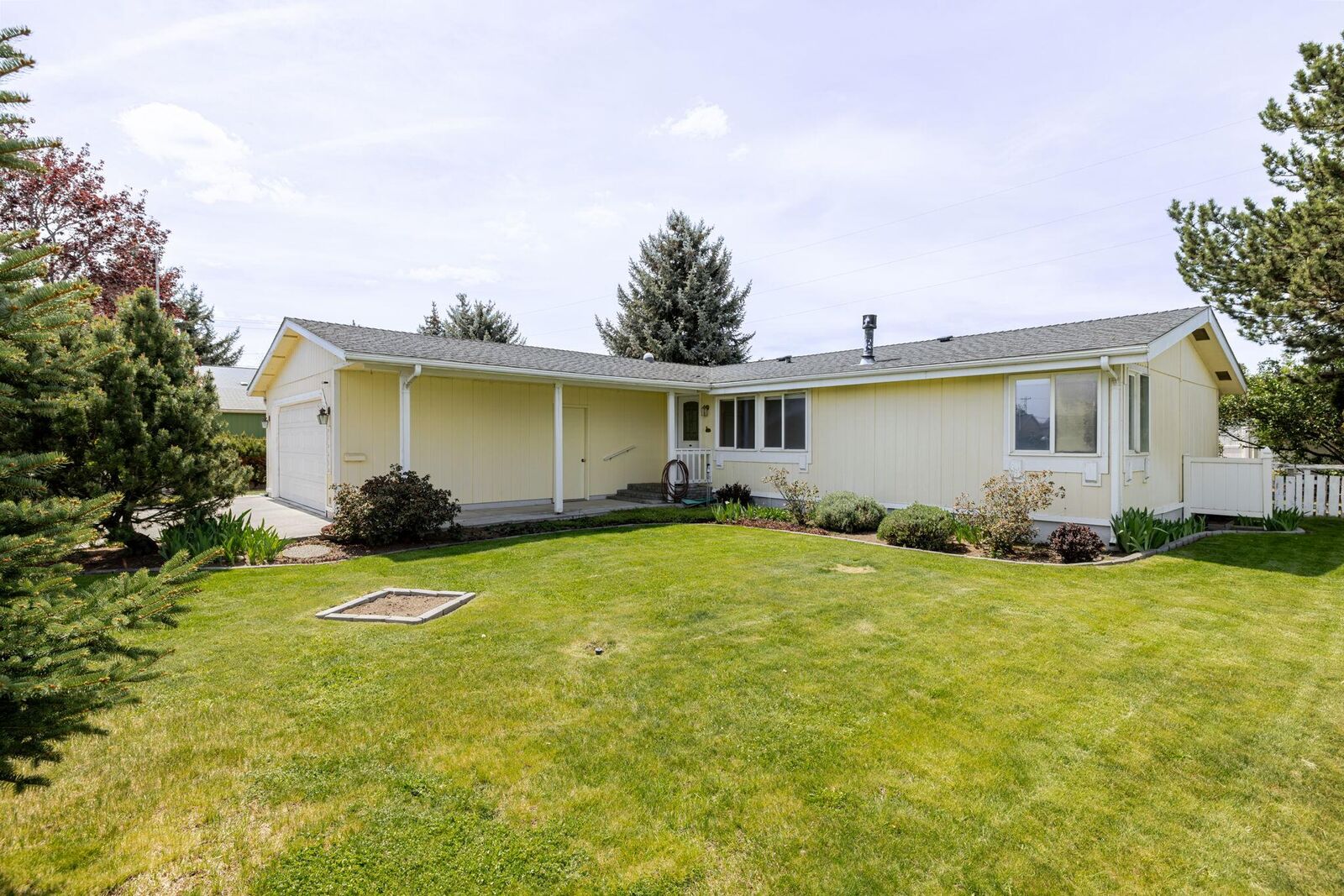 Property Photo:  1645 NE 6th Street  OR 97756 