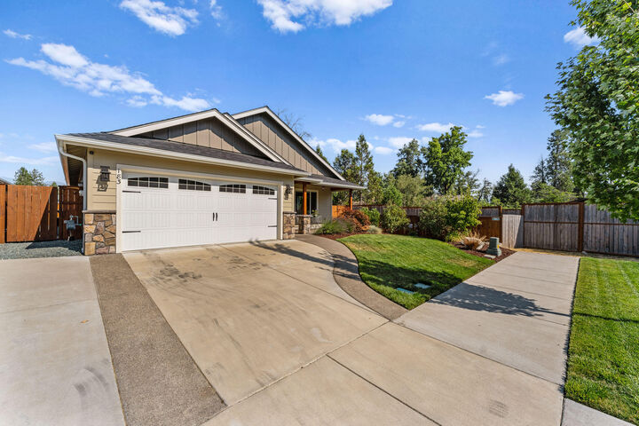 Property Photo:  183 Lincoln Road  OR 97526 
