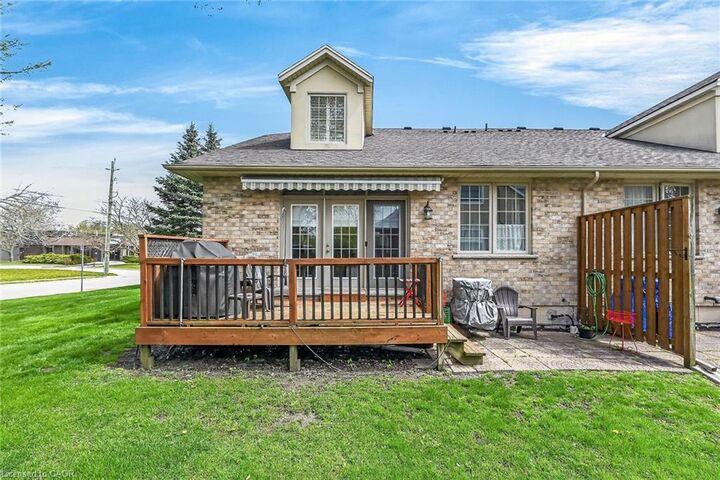 Property Photo:  1041 Pine Street 22  ON N1A 2N1 