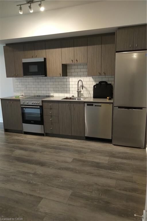 Property Photo:  15 Wellington Street S 1014  ON N2G 0E4 