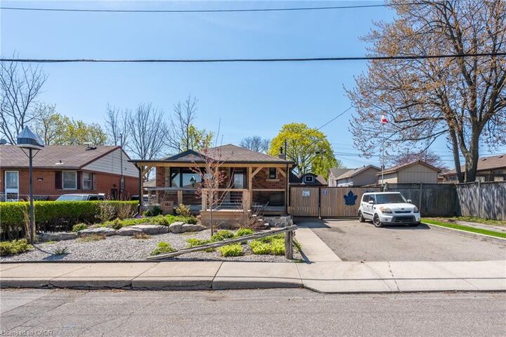 Property Photo:  151 Winchester Boulevard  ON L8T 2M9 