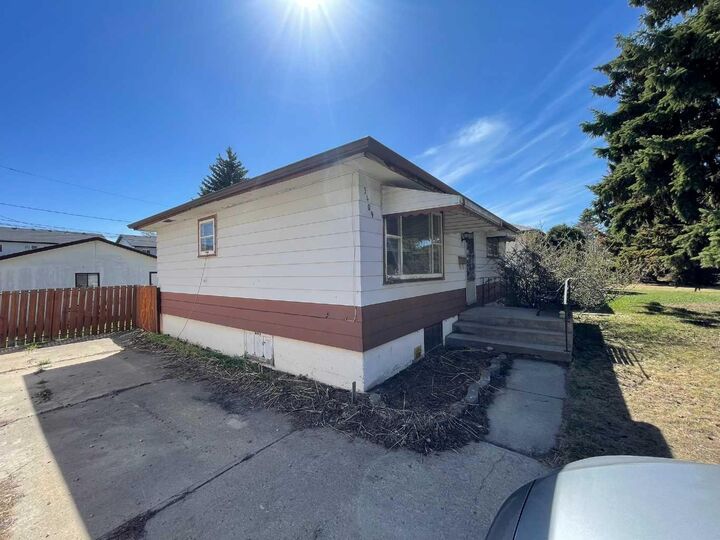Property Photo:  3409 52 Avenue  AB T4N 4J3 